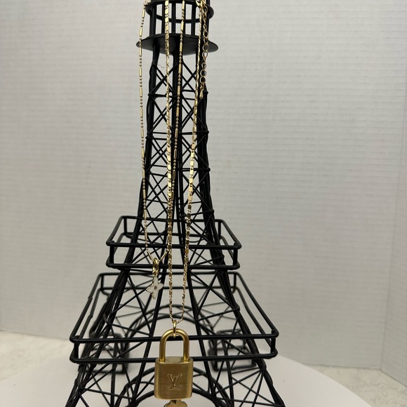 COPY - COPY - #311 ✅EUC LOUIS VUITTON ✅ Authentic Lock & Key on Necklace Chains - Picture 7 of 10